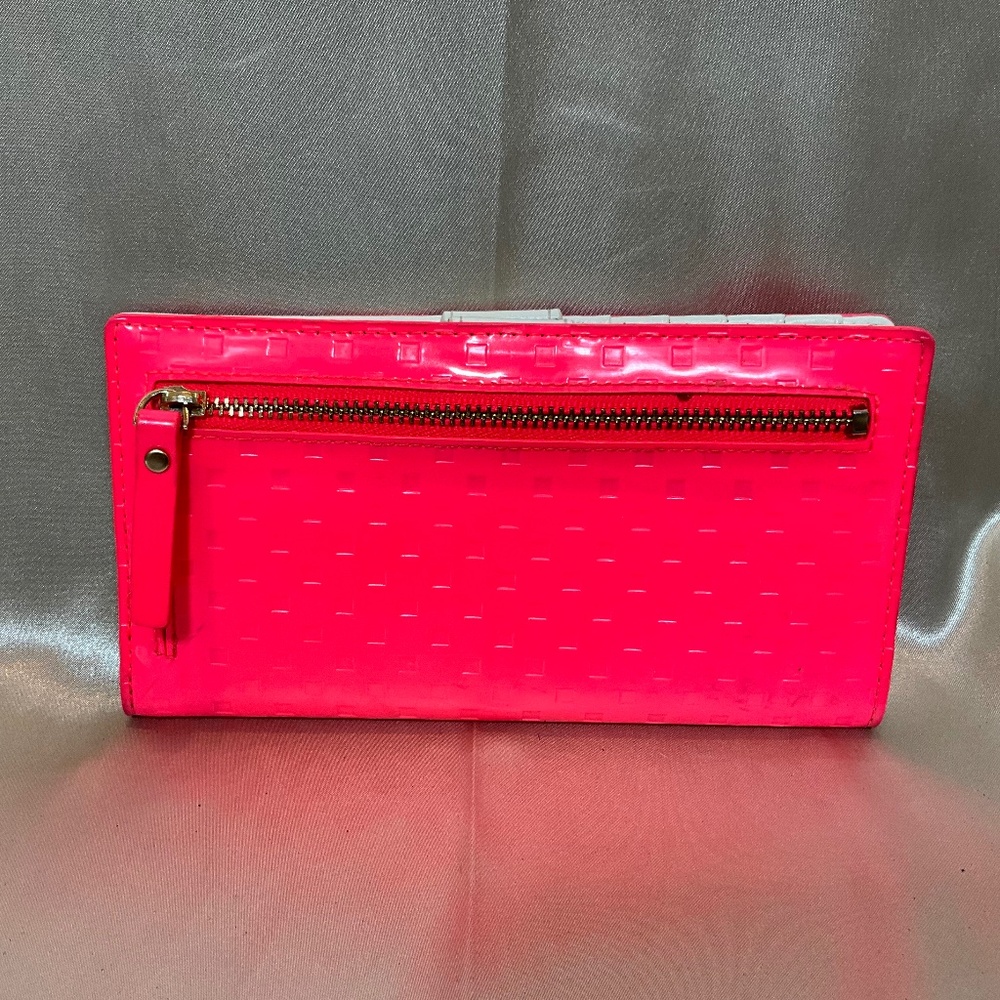 Kate Spade Hot Pink wallet. 9-H7B - Picture 3 of 8